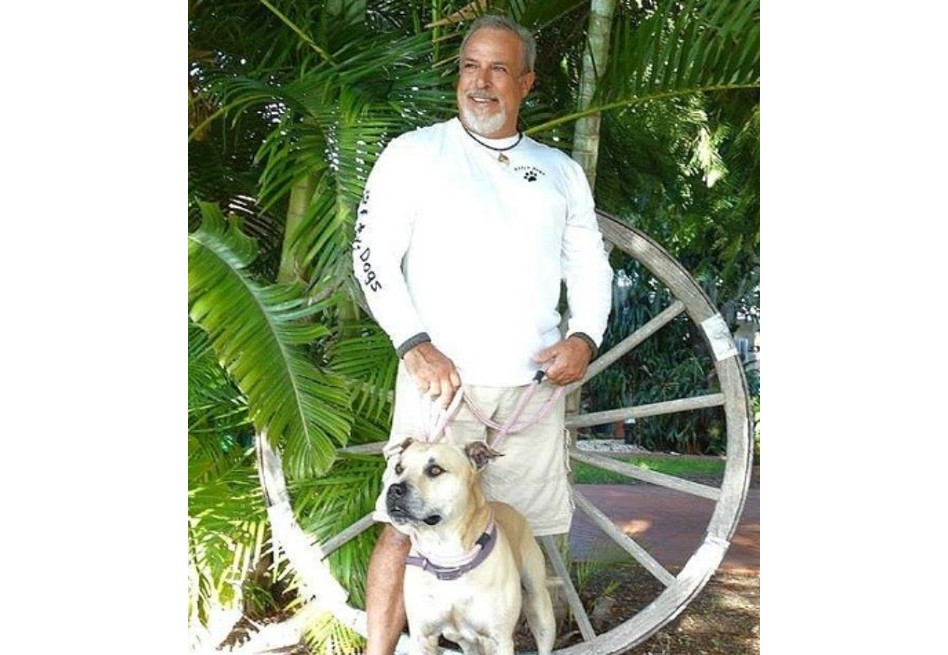 Hombre alimenta y rescata perros a lo largo de 50 kilómetros al sur de Florida