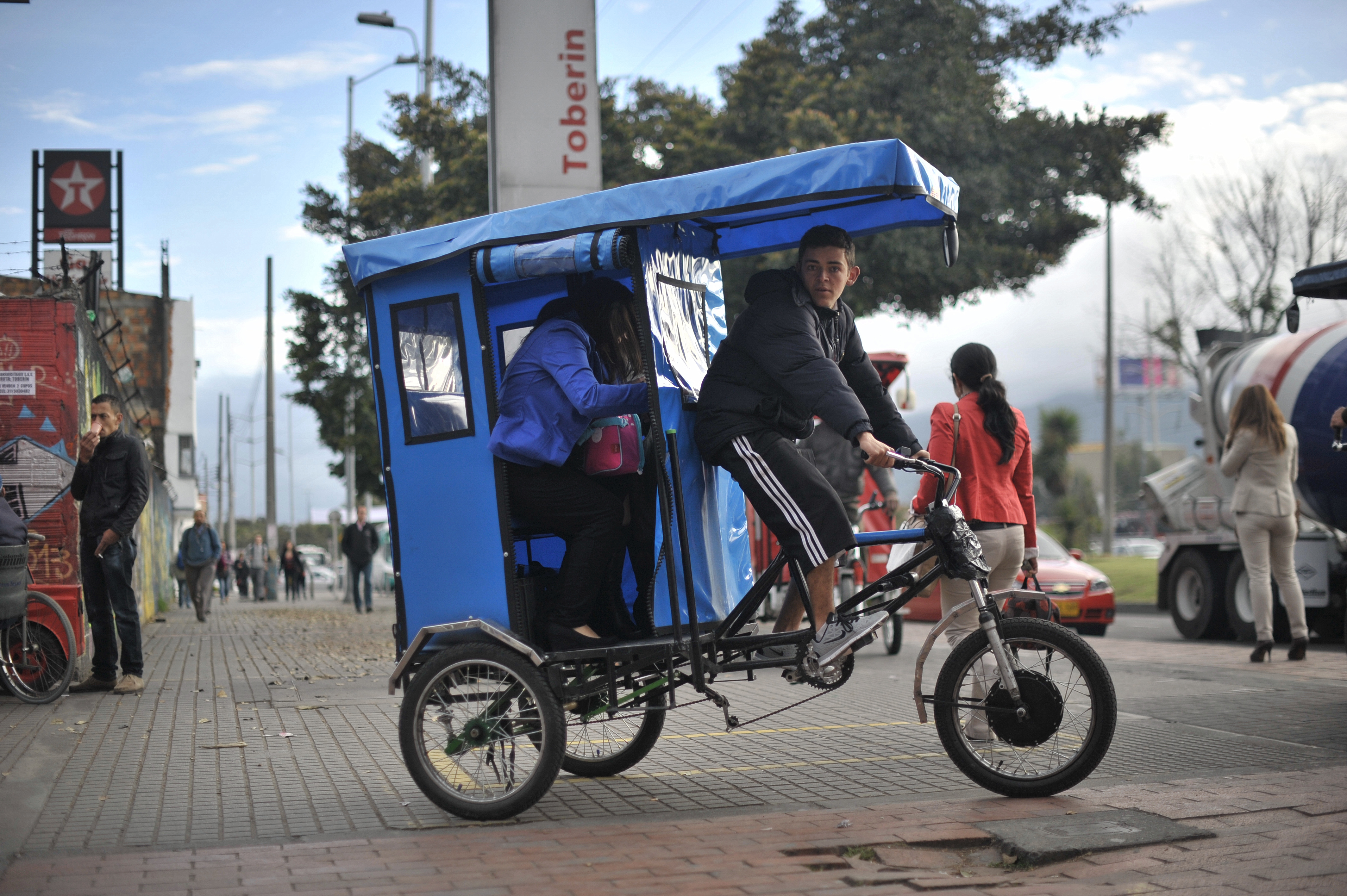 Circulacion y recorrido de estos vehiculos de transporte público que operan cerca al portal de TransMilenio de Toberín