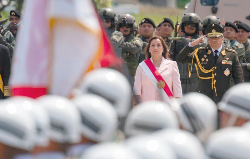 Boluarte descarta renunciar y “exige” el adelanto de las elecciones en Perú