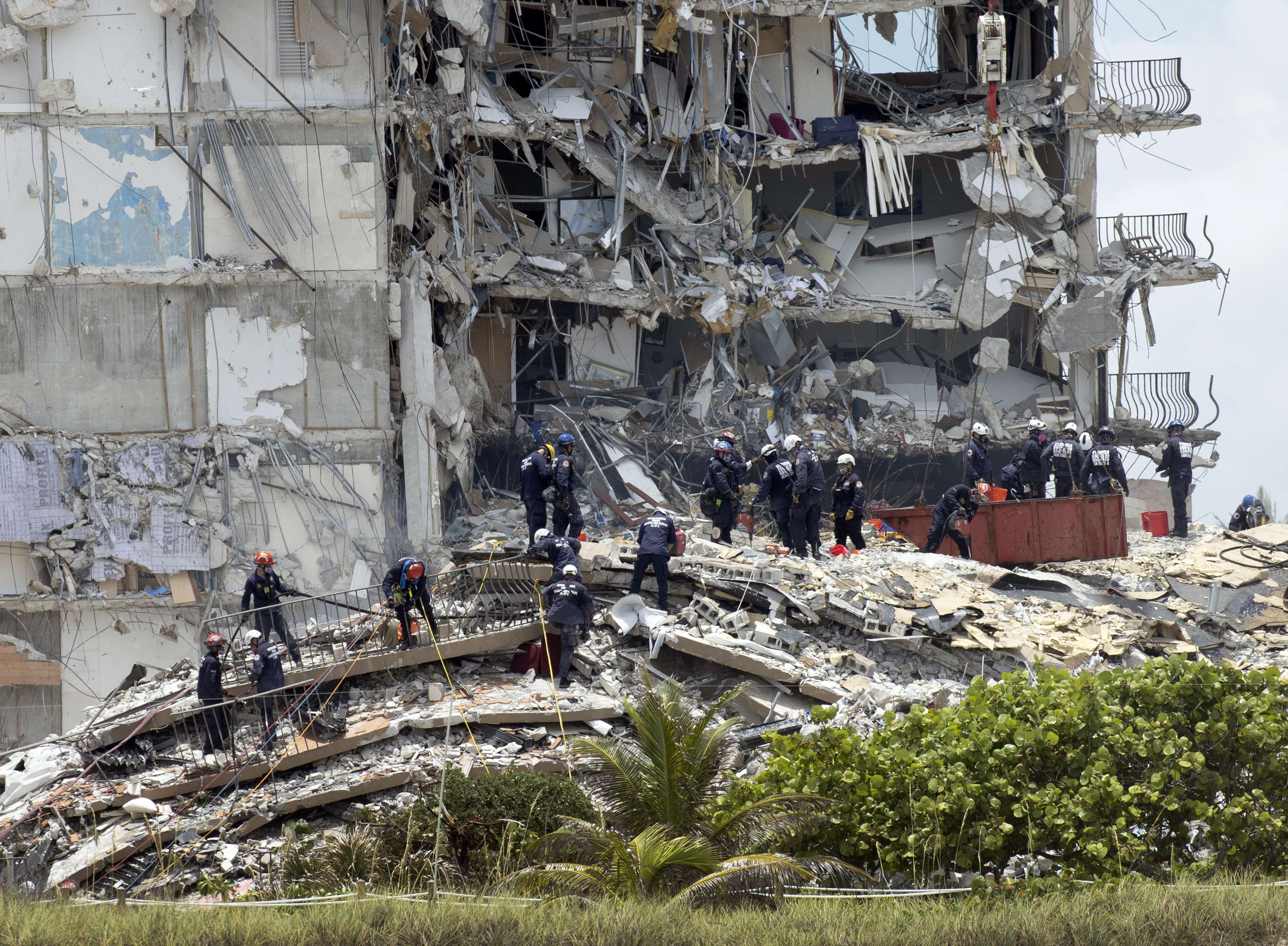 Se eleva a diez el número de muertos por derrumbe de edificio en Miami