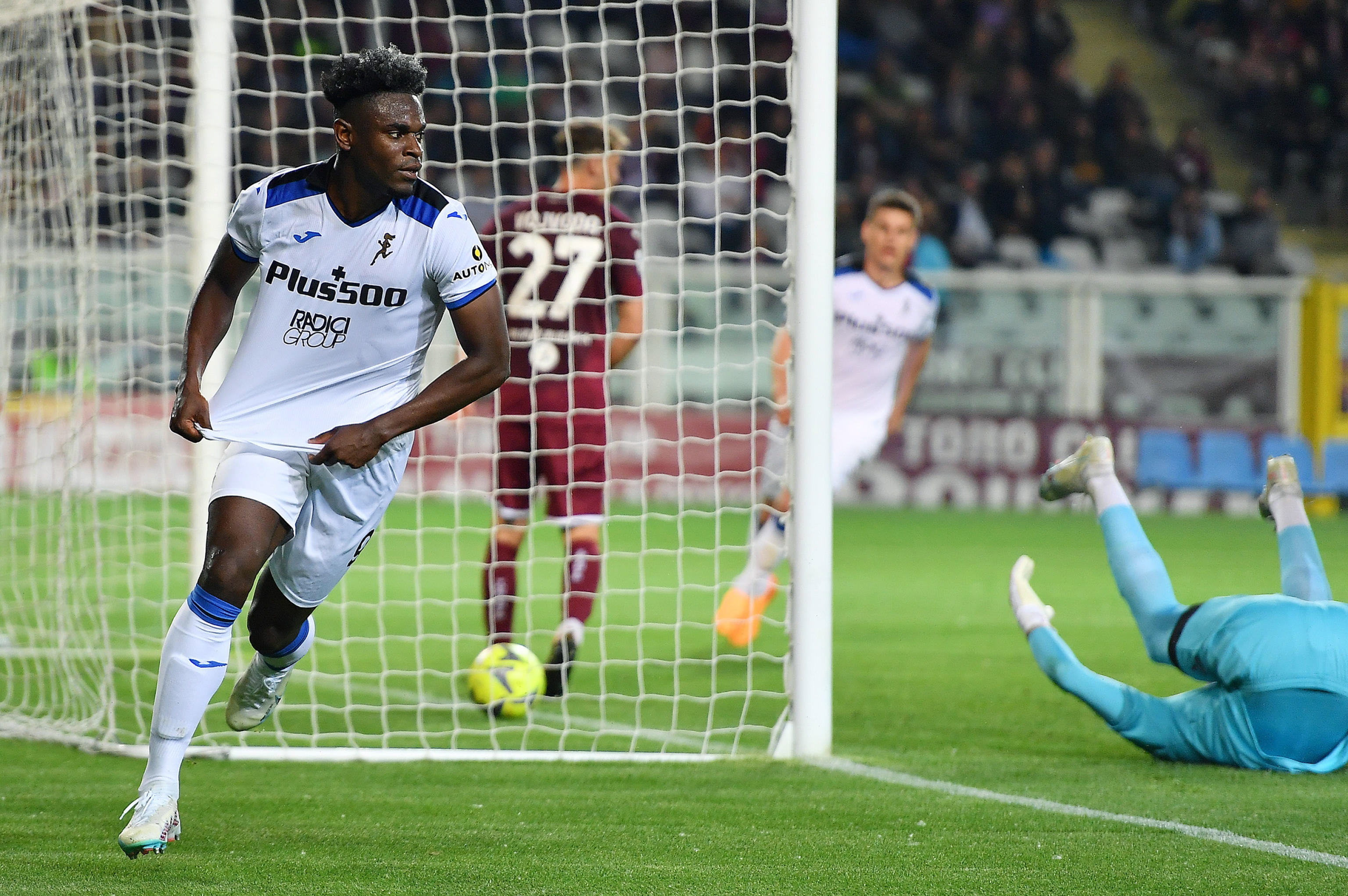 Duván Zapata puso fin a su sequía y ayudó a que Atalanta se llevara los tres puntos