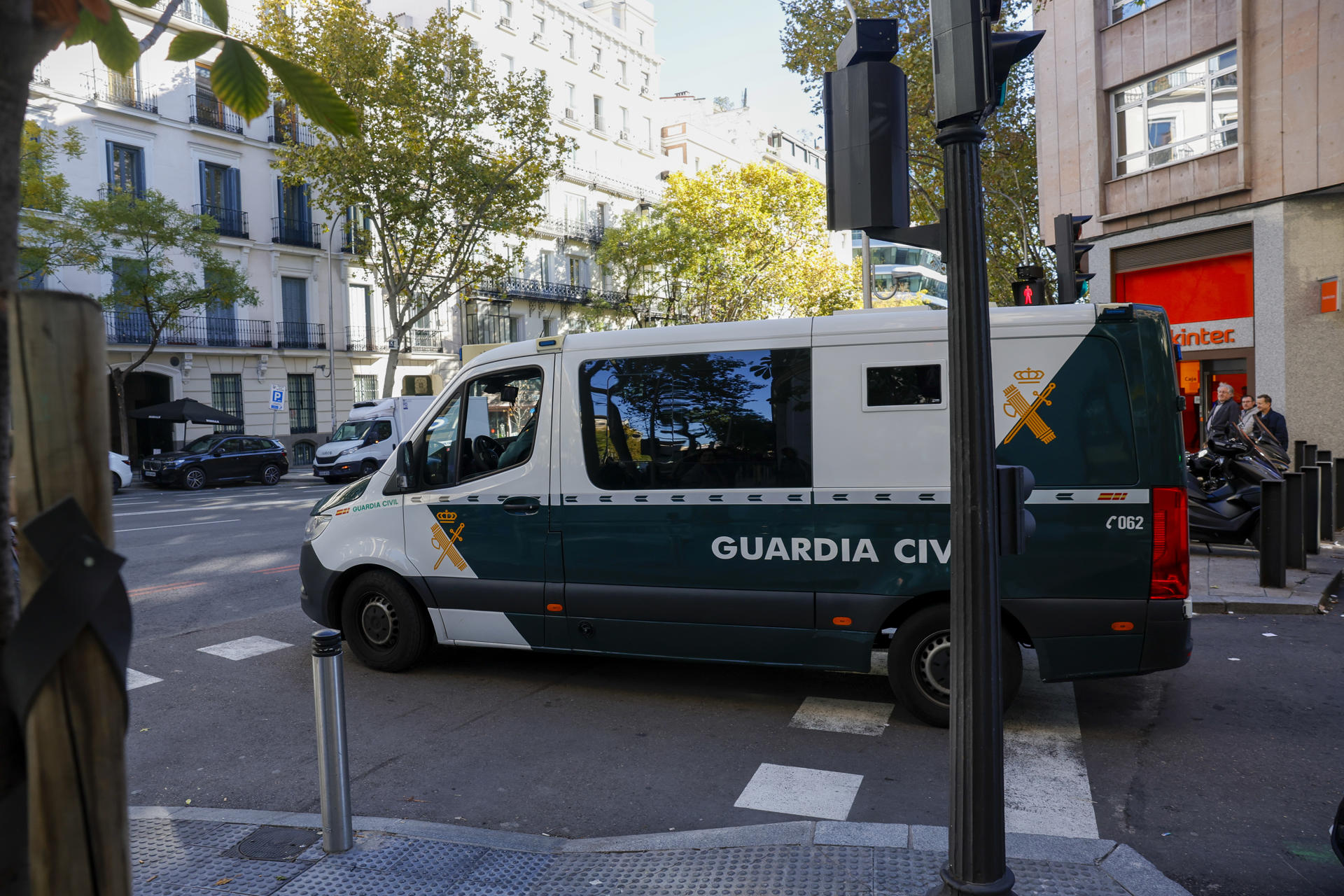 Niña de dos años murió dentro de un carro en España: su padre la habría dejado olvidada
