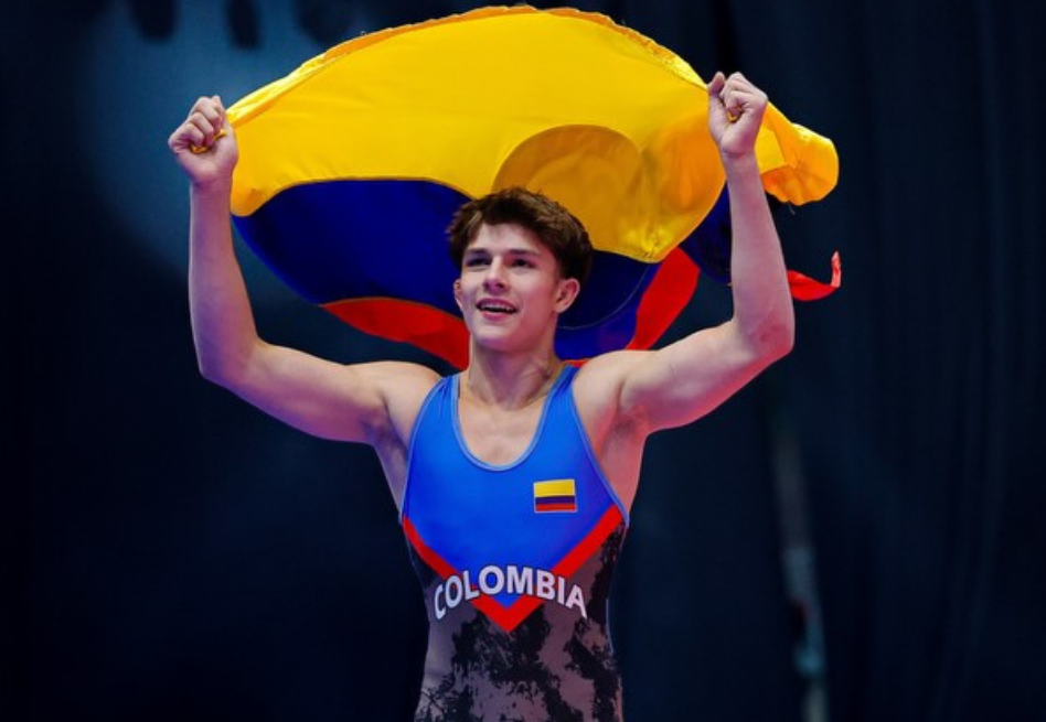 El colombiano Jovanni Tovar conquistó un histórico título mundial de lucha en Bakú