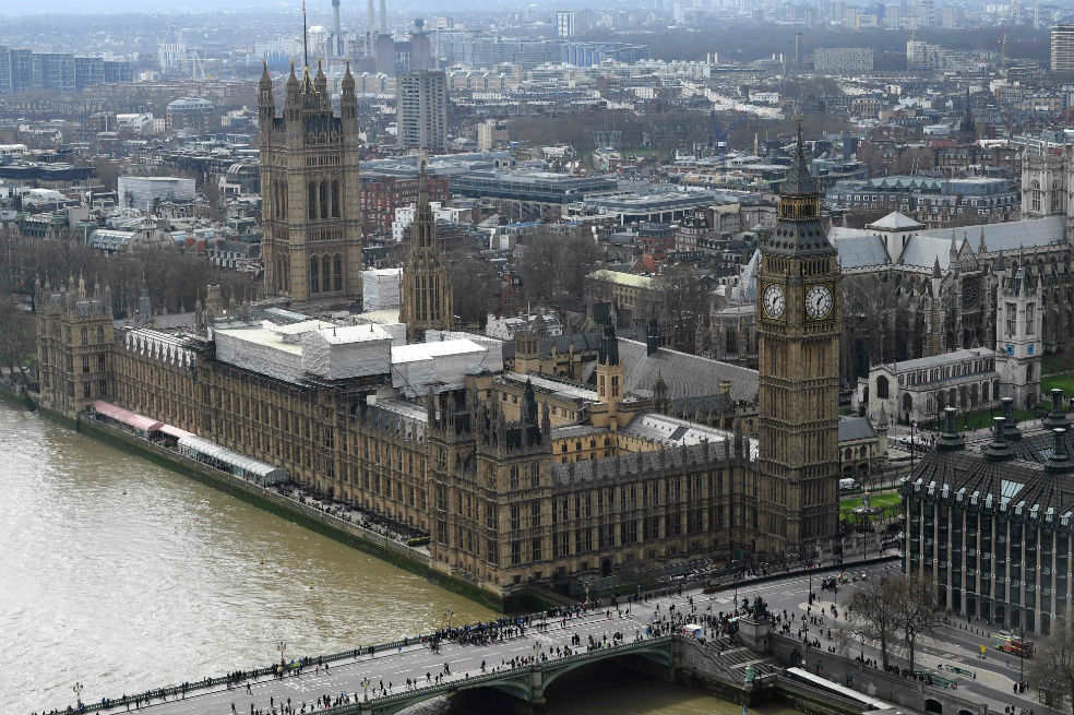 El Parlamento británico, en ruinas