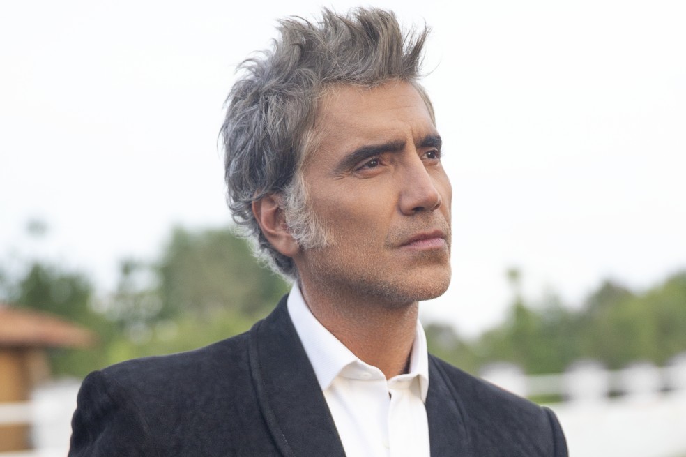 Así suena “Inexperto en olvidarte”, el nuevo sencillo de Alejandro Fernández