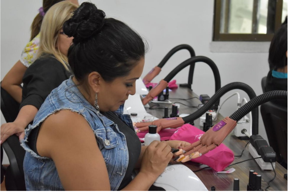 Emprendimiento ofrece cursos gratis en el negocio de la belleza