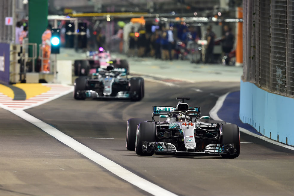 Lewis Hamilton logra la pole en el Gran Premio de Singapur