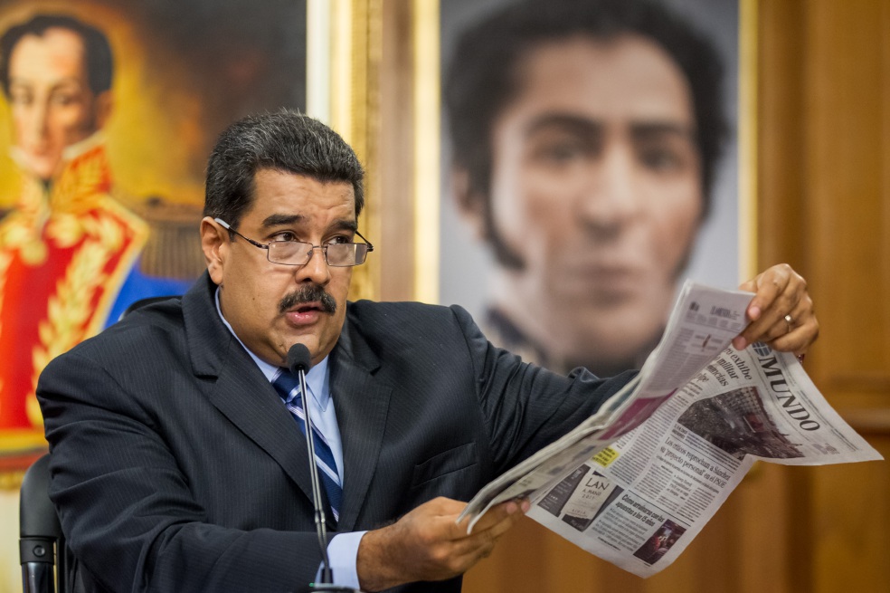 Nicolás Maduro, presidente de Venezuela, durante una alocución en la que denunció un plan de la prensa española para actuar en su contra. / EFE