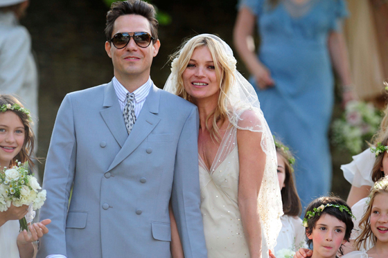 Kate Moss se casa vestida de Galliano