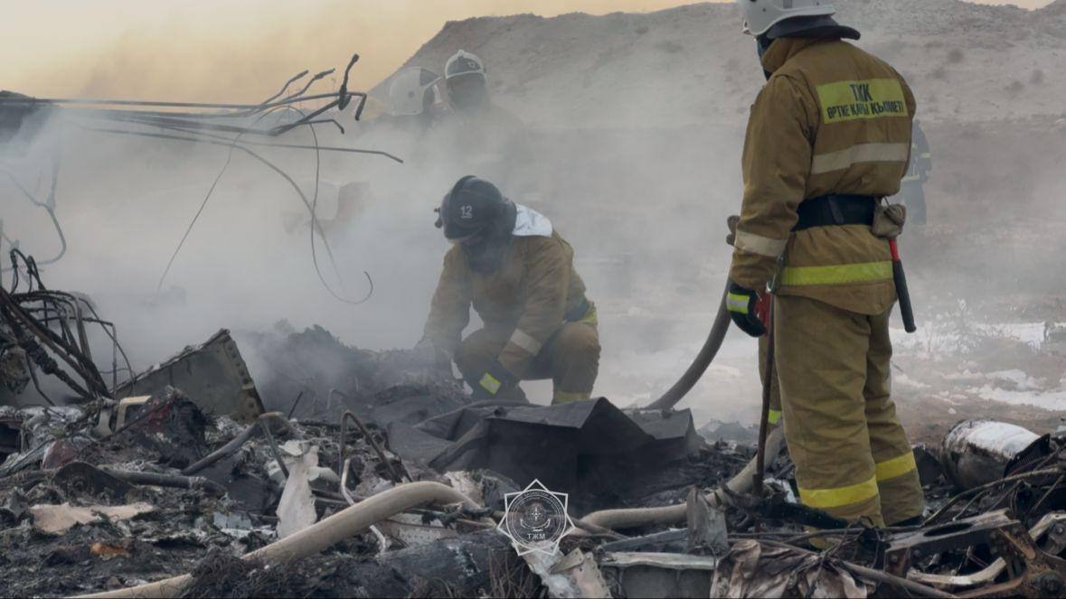 Esto se sabe del avión que se estrelló en Kazajistán, tras desviarse de su ruta