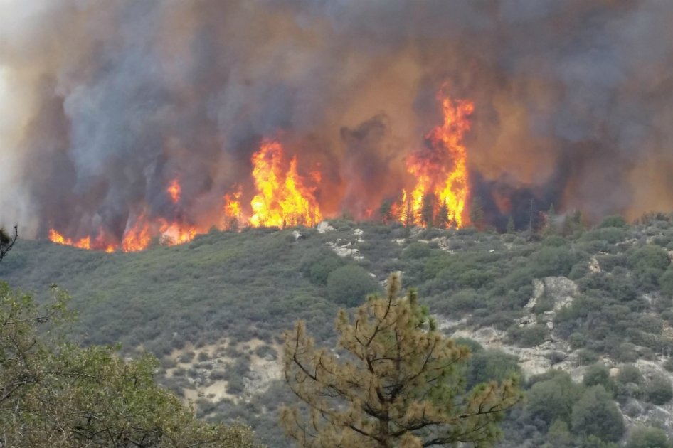 Miles de evacuados por varios incendios en el norte de California