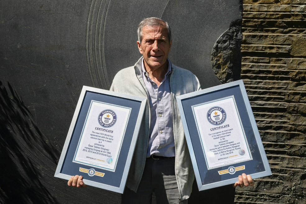 Óscar Tabárez recibió dos reconocimientos del Guinness World Records