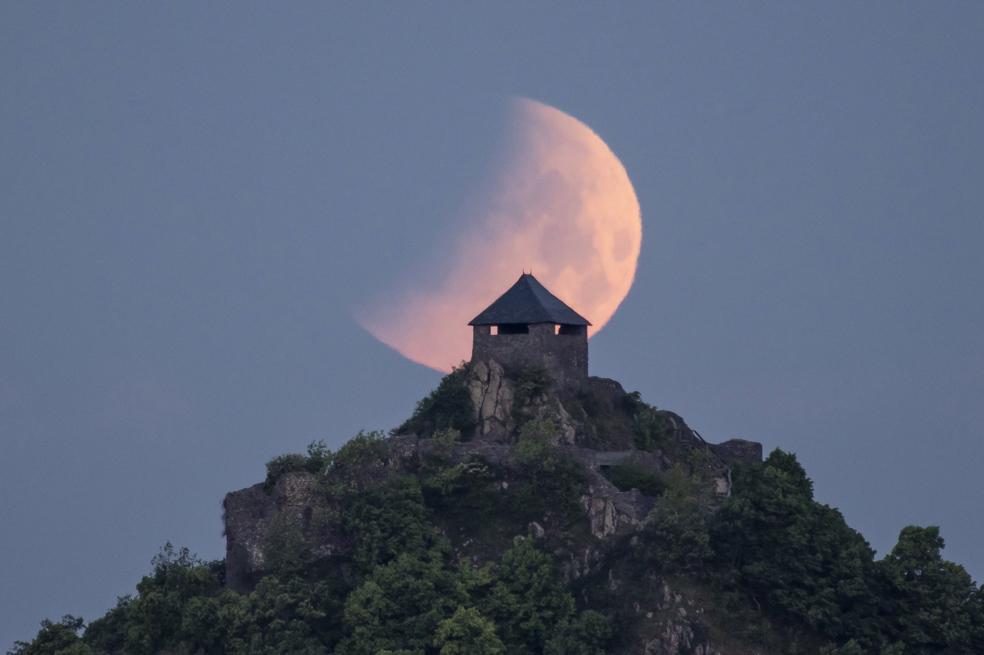 El eclipse de Luna desde Hungría.