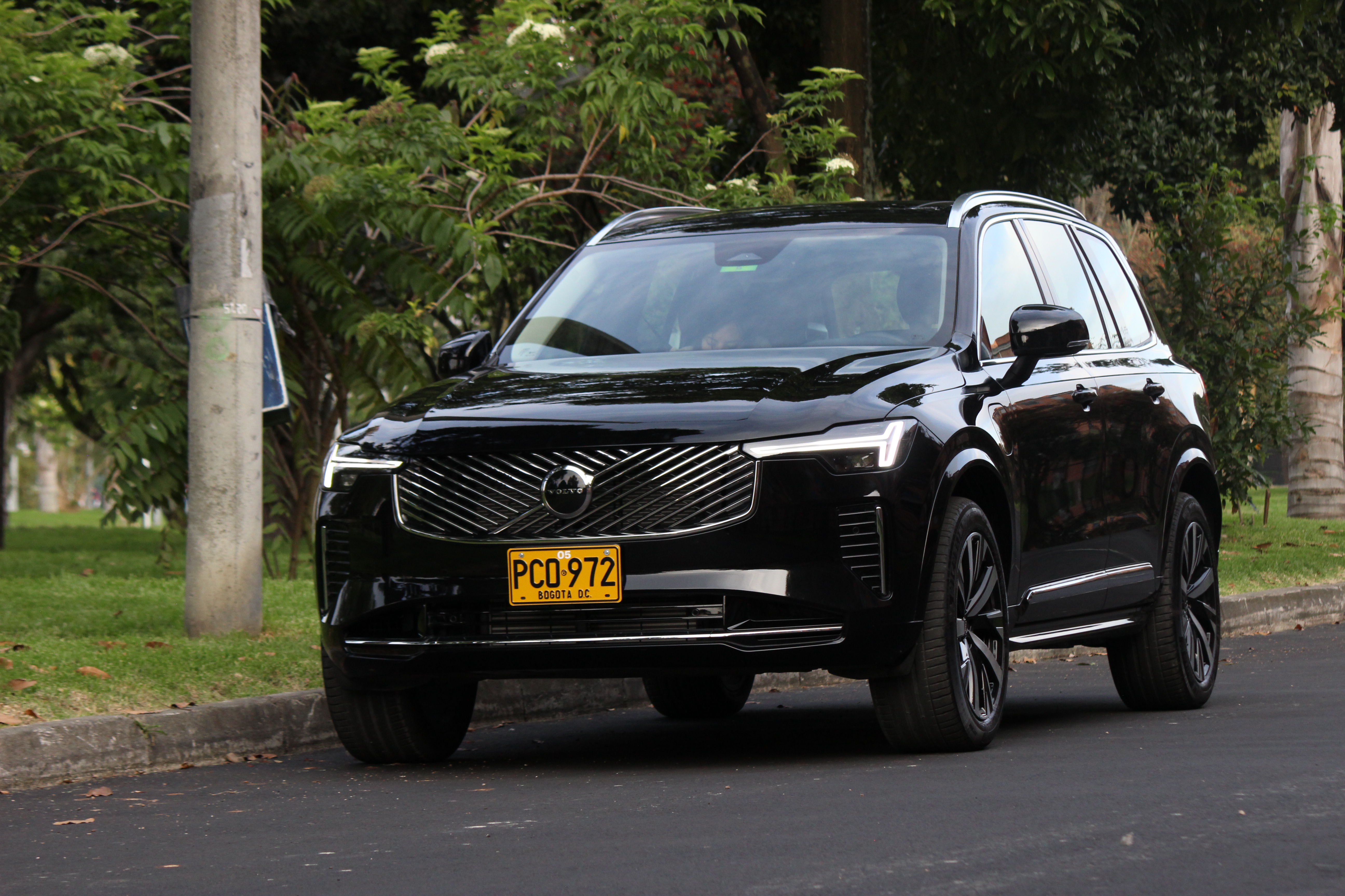 Volvo XC90 T8 2025.