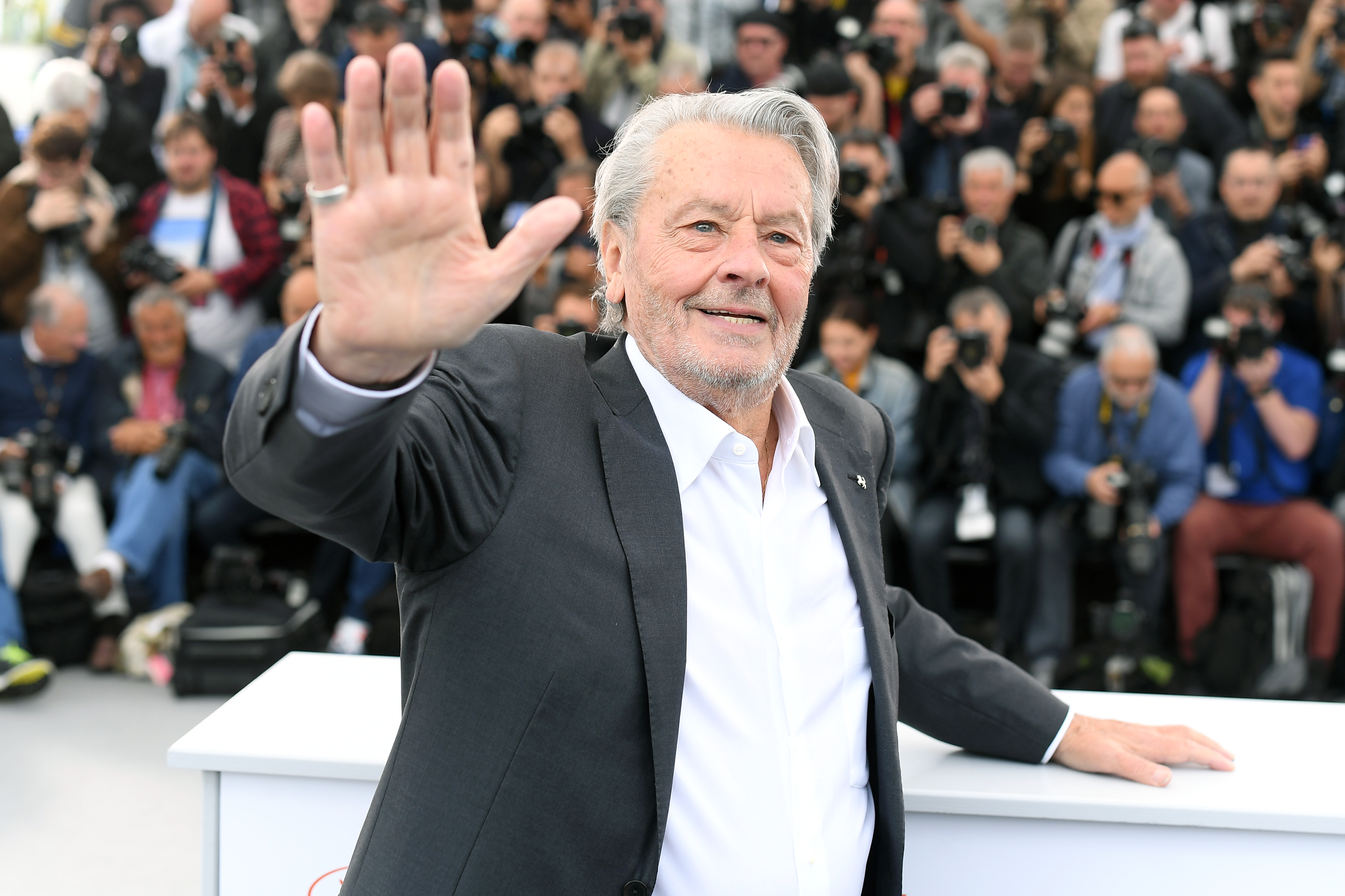 El actor francés Alain Delon no apelará a decisión de imponerle protección judicial reforzada