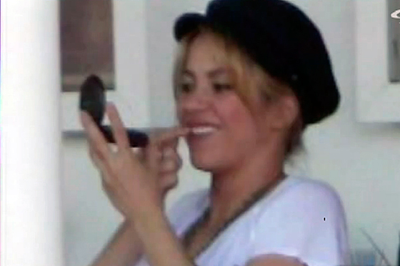 Shakira, ¿con los dientes sucios?