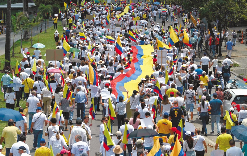 Las lecturas que dejan las marchas y el nuevo encuentro Petro-Uribe