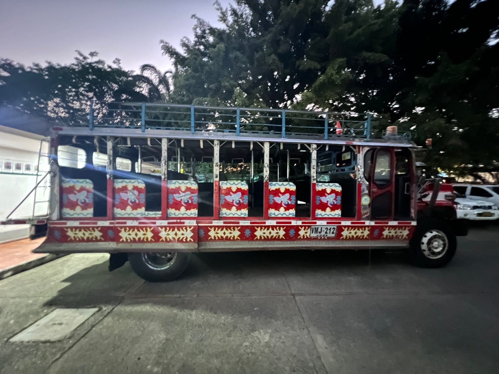 Imagen de la "chiva" y los capturados.