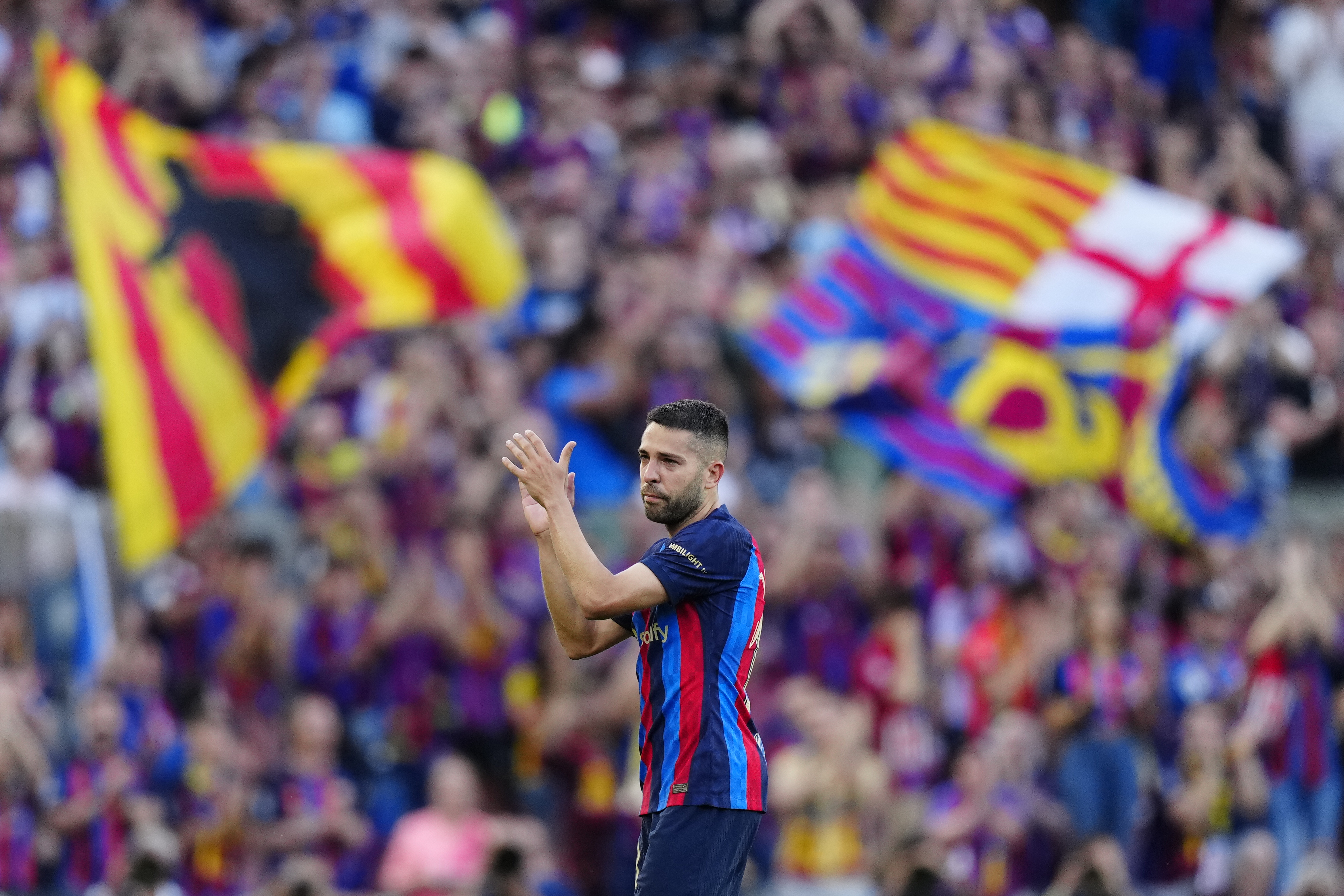 Sergio Busquets y Jordi Alba se despiden con una última victoria en el Camp Nou
