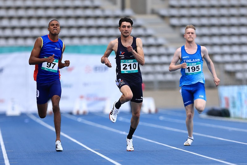 Yeferson Suárez (primero a la izquierda) ganó se llevó una medalla de bronce. / CPC