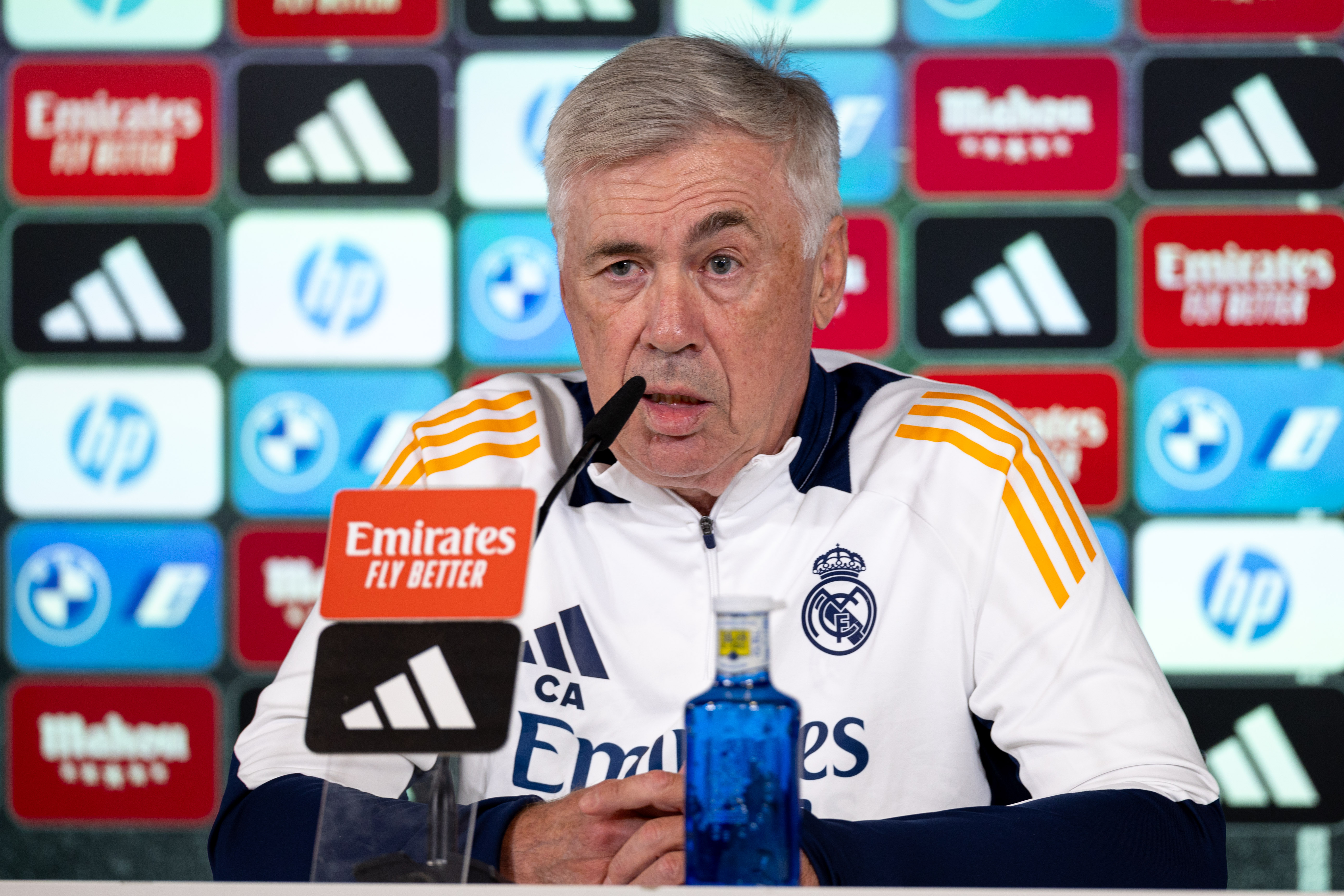 “Los violentos no tienen que estar en un campo ni en la sociedad”: Carlo Ancelotti