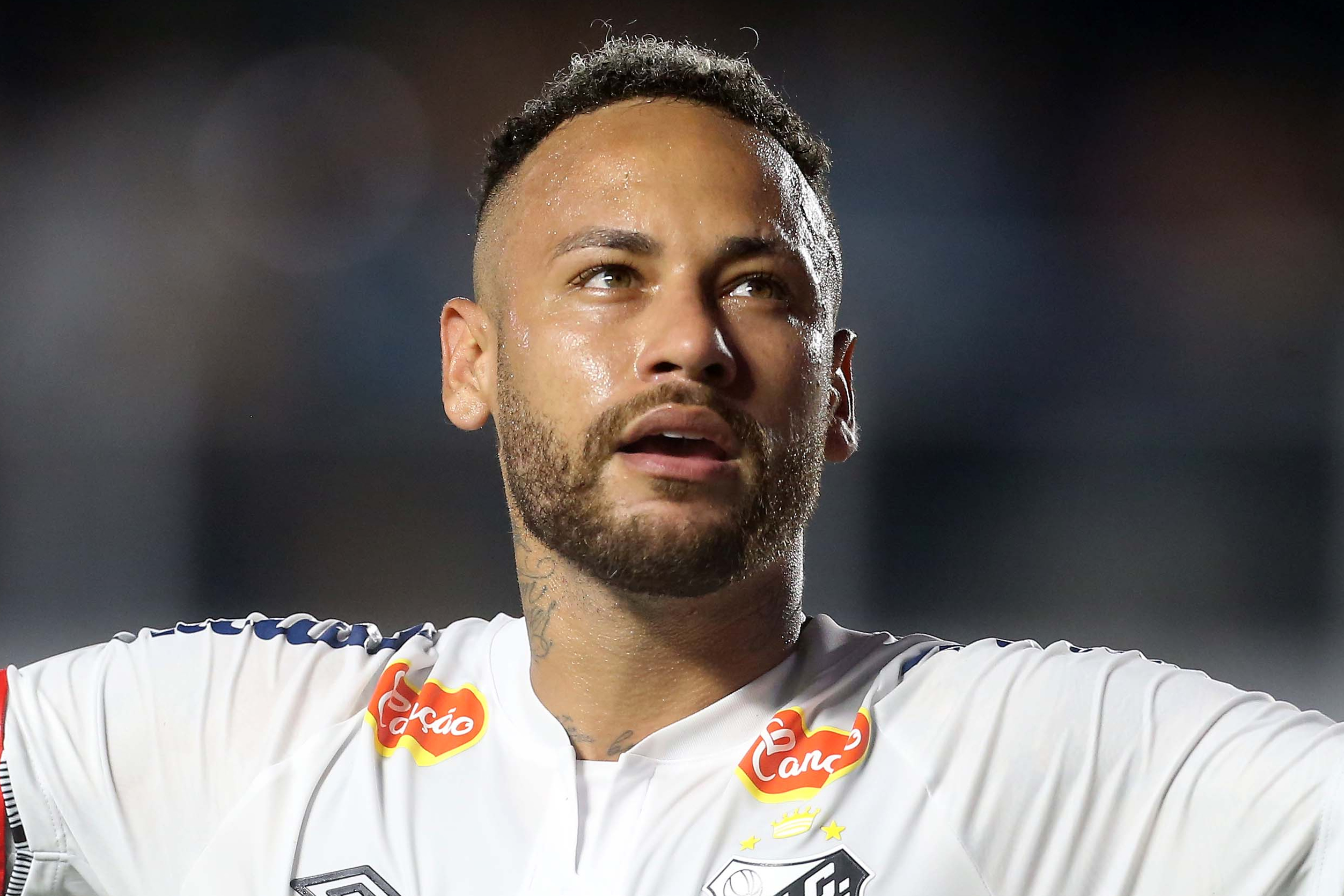 -FOTODELDÍA- AME801. SANTOS (BRASIL), 16/02/2025.- Neymar de Santos celebra un gol este domingo, durante un partido del Campeonto Paulista entre Santos - Água Santa, en el Estadio Urbano Caldeira en Santos (Brasil). EFE/ Guilherme Dionizio
