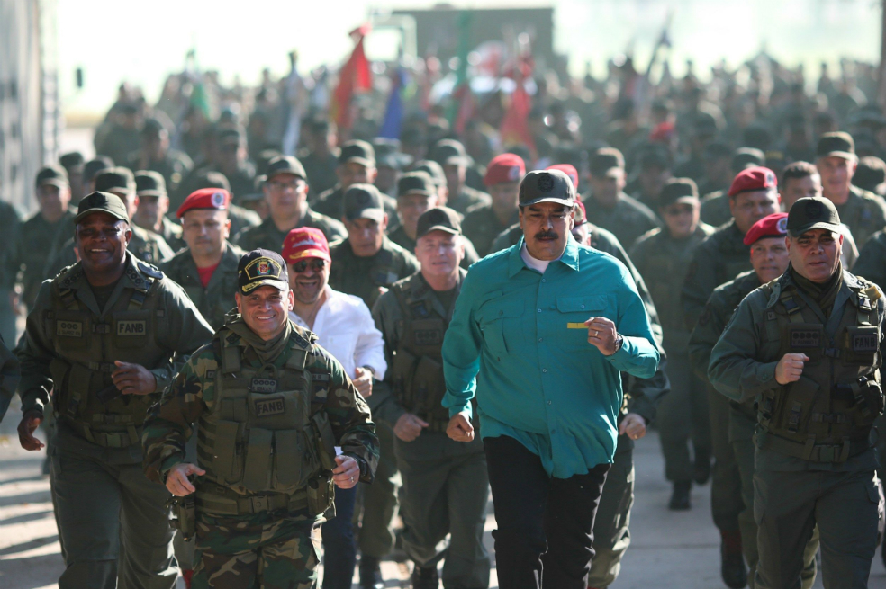 Militares venezolanos quemaron y rompieron Ley de Amnistía entregada por Guaidó