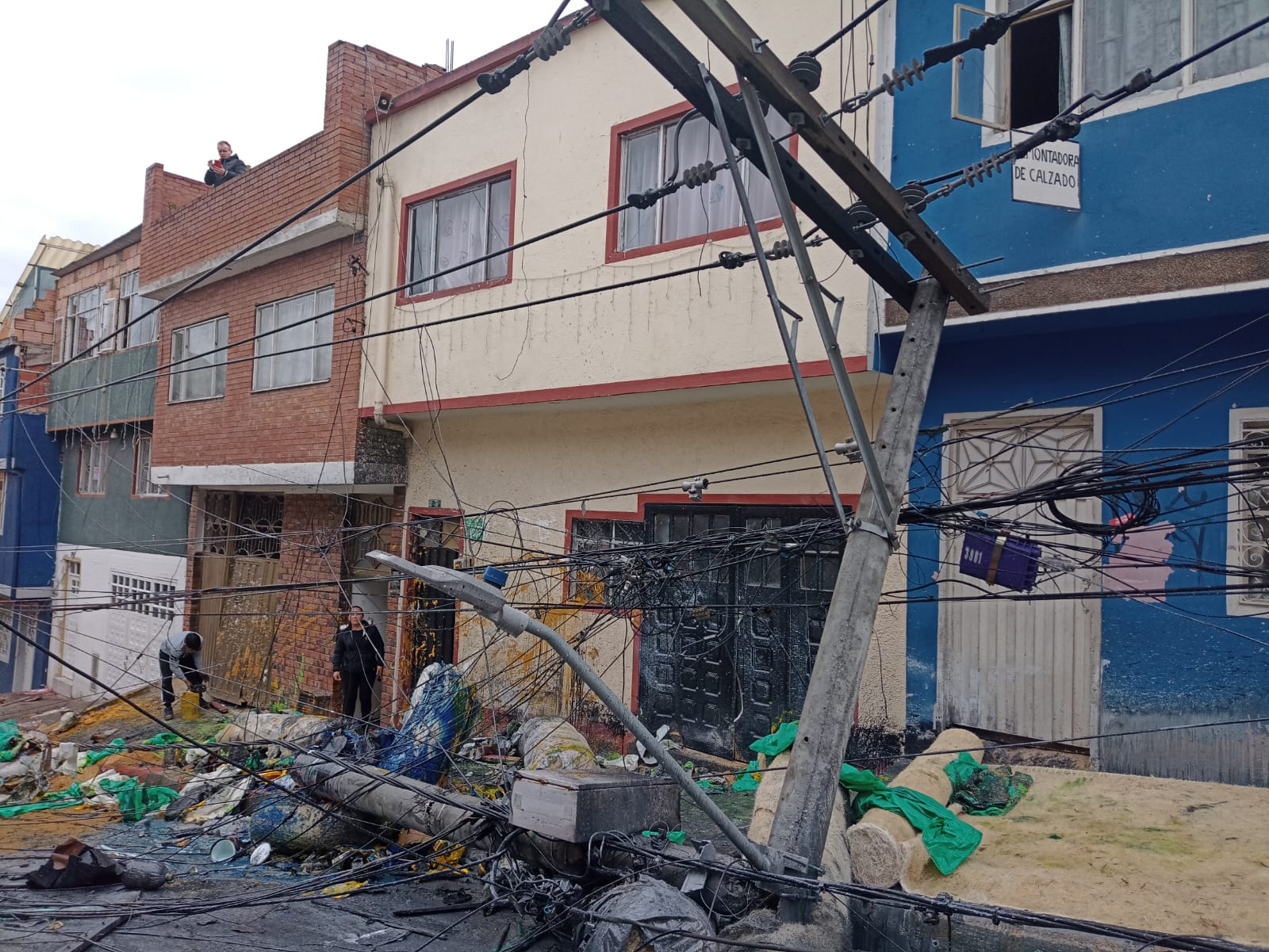 Tras accidente reportan saqueos y ausencia de servicios públicos en San Cristóbal