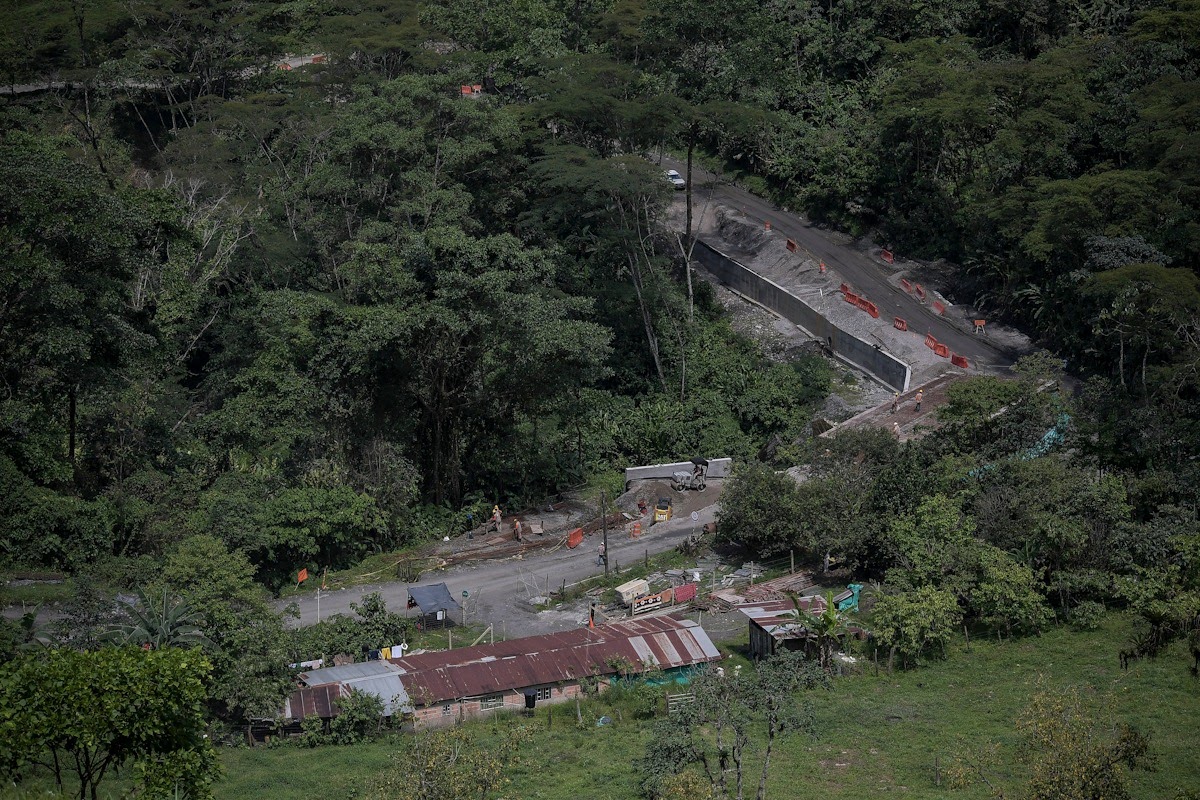 Obras en la Transversal del Sisga durante la cuarentena.