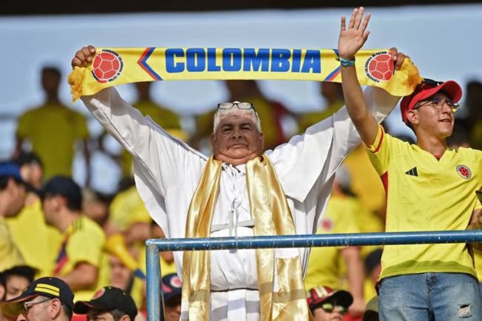 Uruguay y Colombia sobreviven sus primeras pruebas en Asia — 