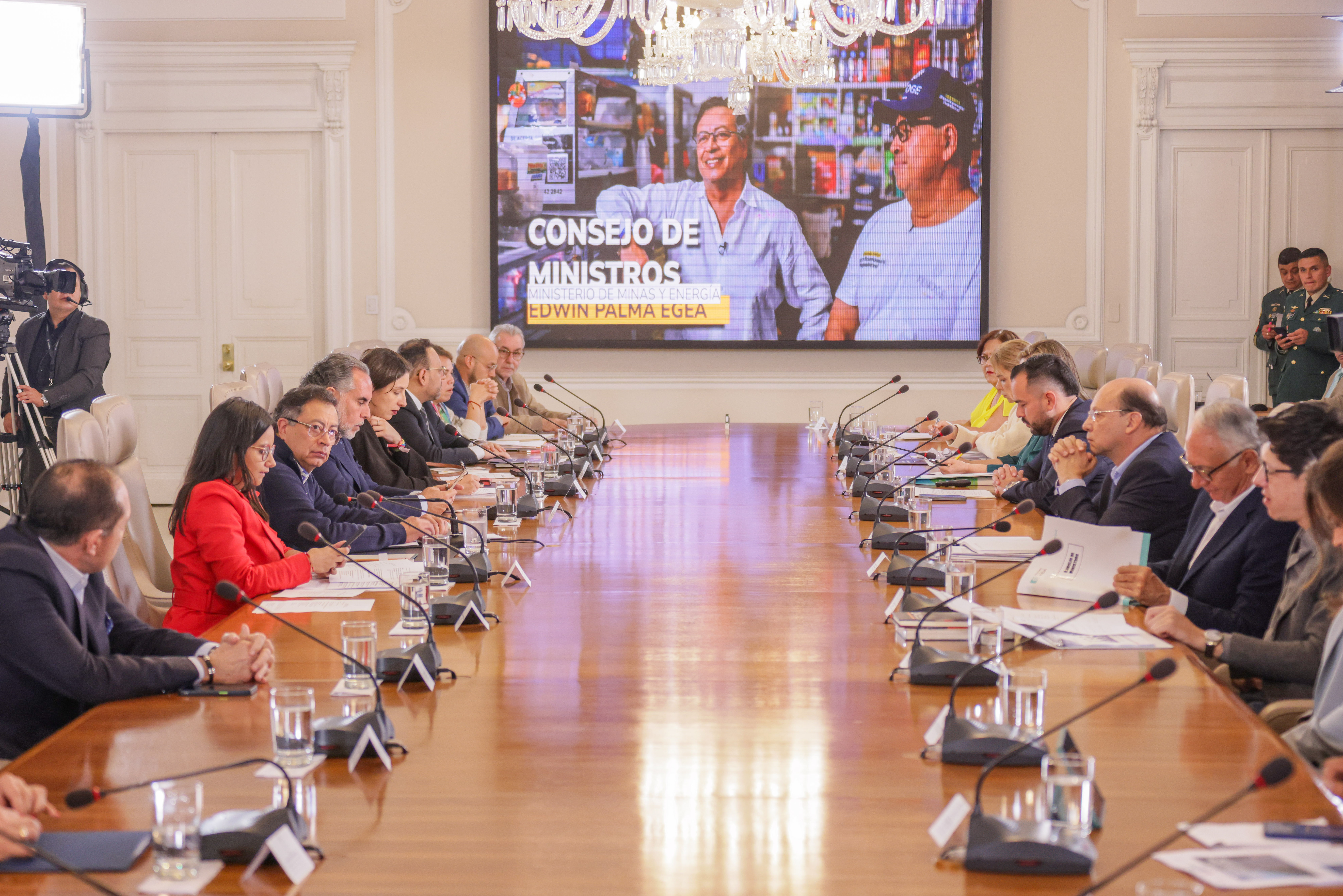 “Uno de los grandes hechos de corrupción”: Petro se va contra las generadoras de energía