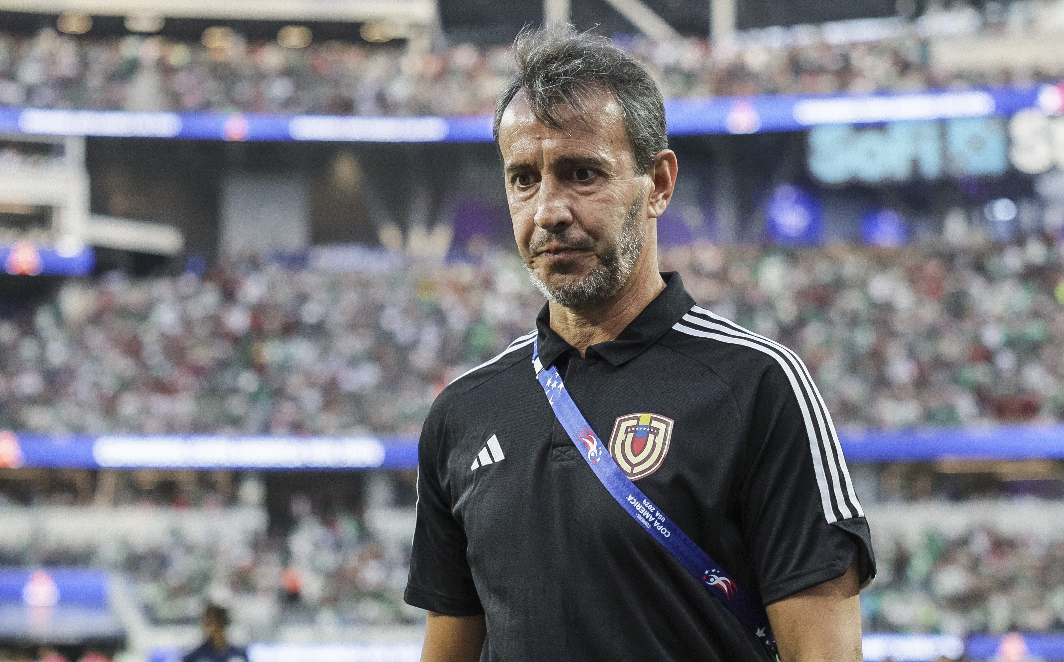 Inglewood (United States), 26/06/2024.- Venezuela'Äôs head coach Fernando Batista walks off the field at halftime of the CONMEBOL Copa America 2024 group B soccer match between Venezuela and Mexico at SoFi Stadium in Inglewood, California, USA, 26 June 2024. EFE/EPA/ALLISON DINNER