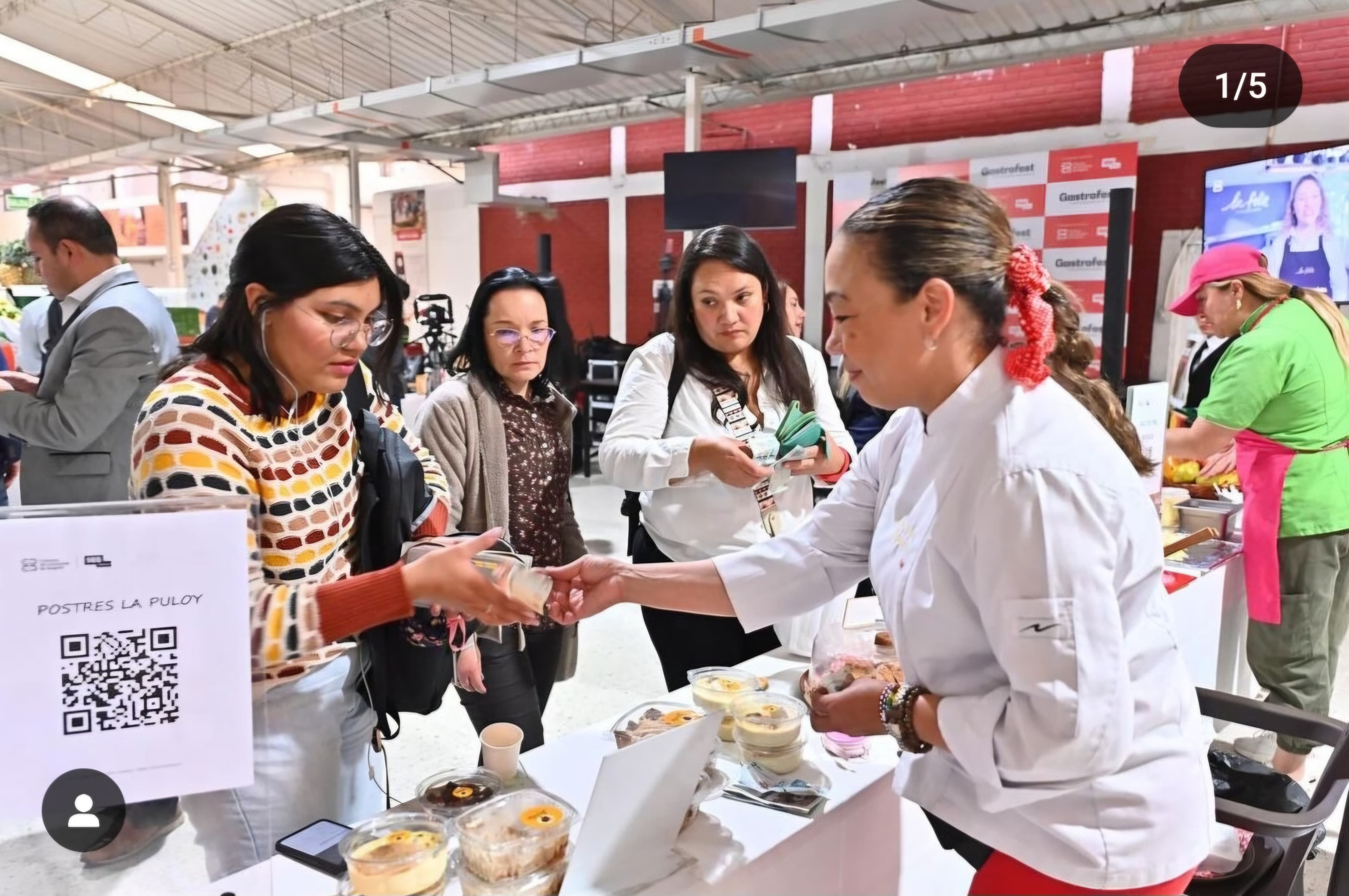 Durante el lanzamiento se ofrecieron algunos de los alimentos que concursan.
