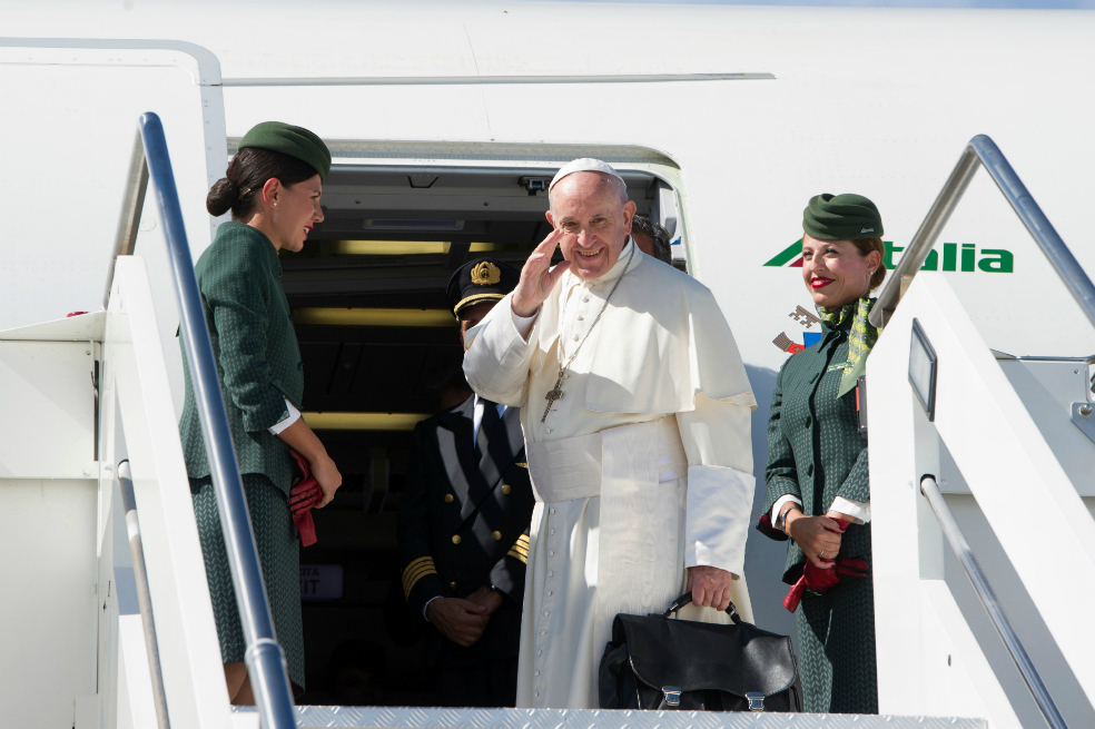 ¿Qué pasó durante el vuelo del papa Francisco a Colombia?