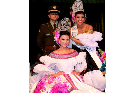 Reinas bambuco coronación