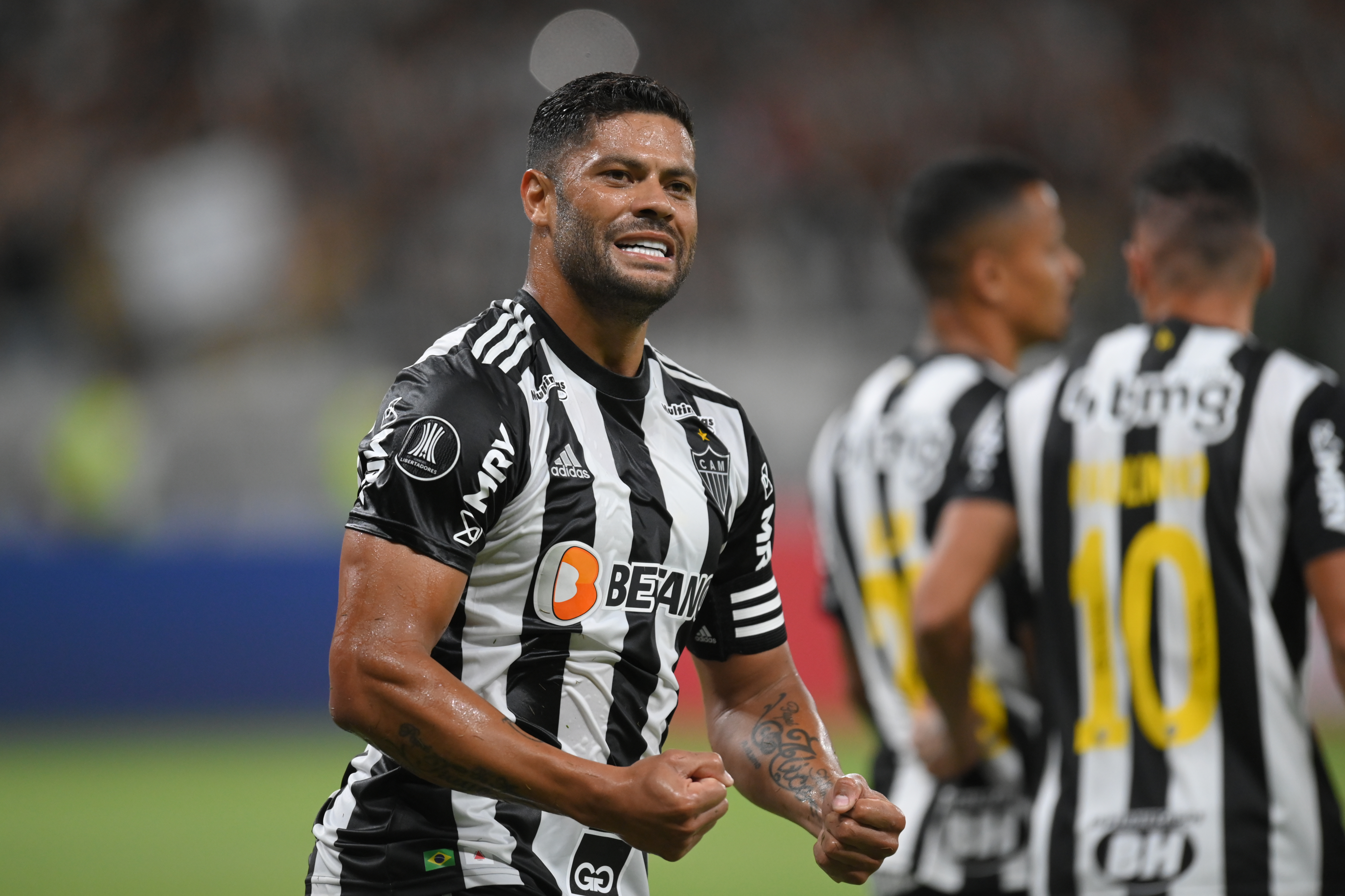 El impresionante gol de Hulk desde mitad de cancha ante Sao Paulo: video