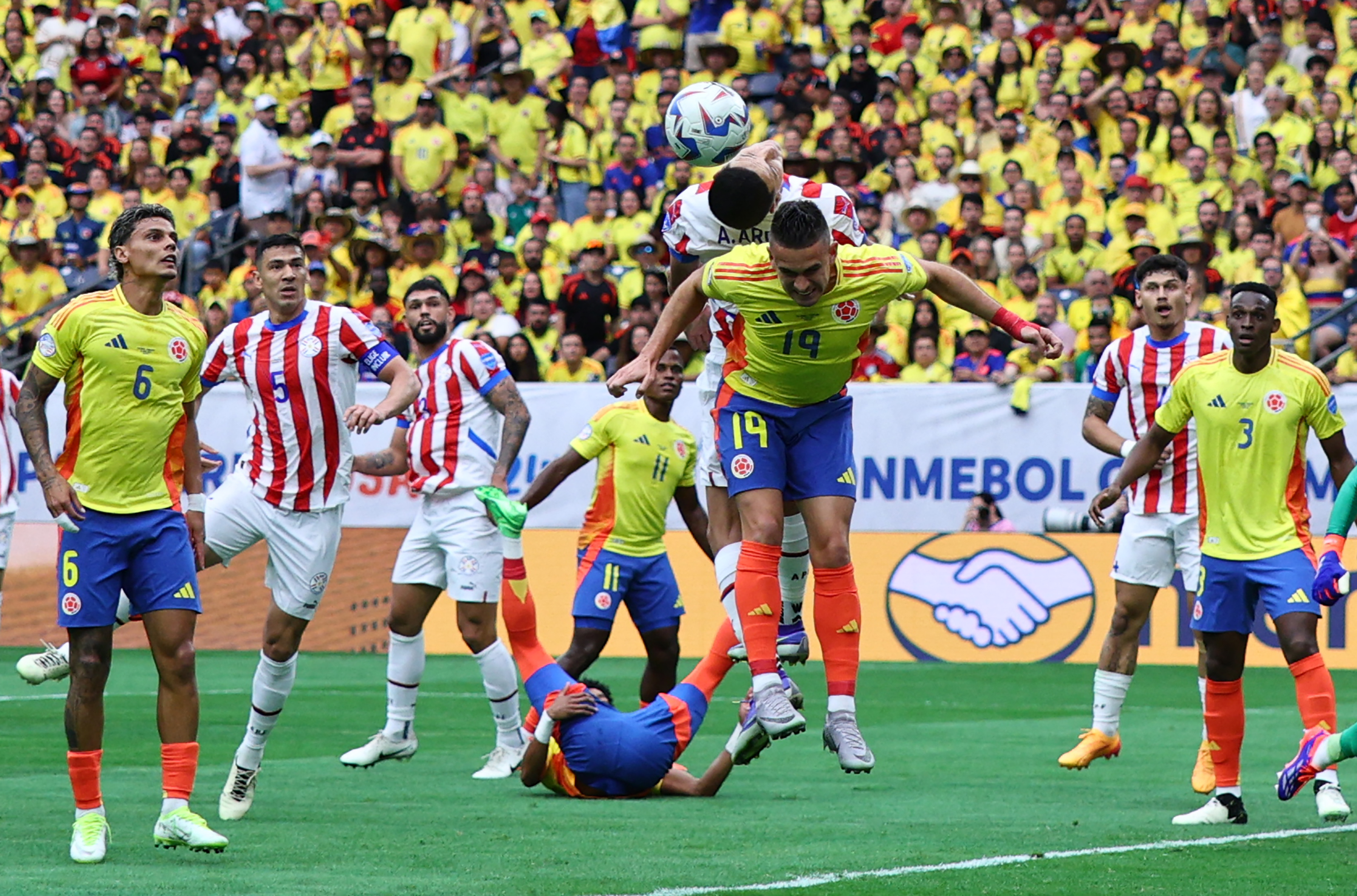 ¡Preocupación total en la selección de Colombia! Jugador clave salió lesionado
