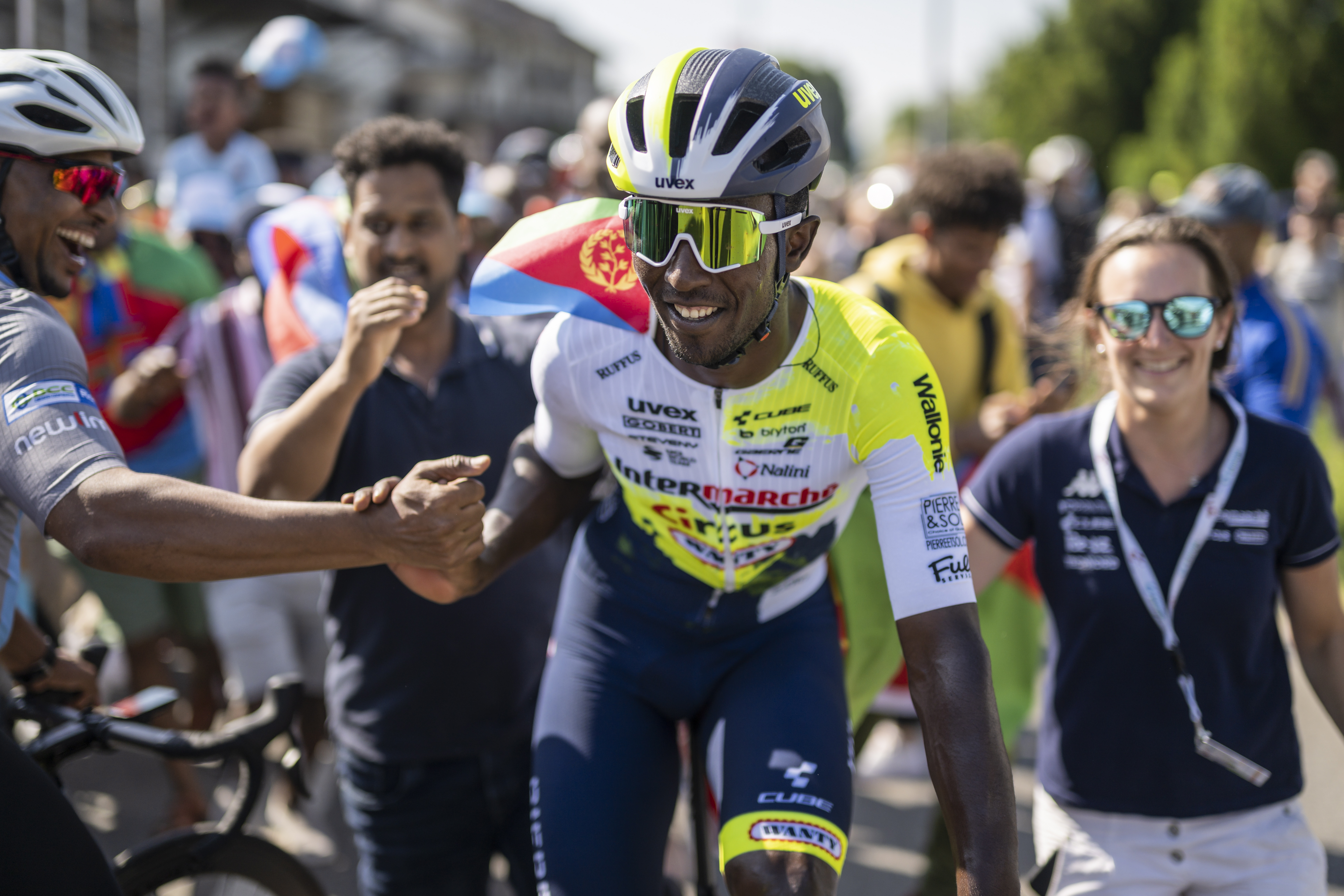Nottwil (Switzerland), 12/06/2023.- Biniam Girmay from Eritrae of Intermarche-Circus-Wanty celebraates after winning the second stage, a 173.7km race from Beromuenster to Nottwil, at the 86th Tour de Suisse UCI World Tour cycling race, 12 June 2023. (Ciclismo, Suiza) EFE/EPA/GIAN EHRENZELLER