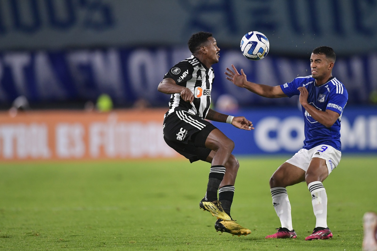La defensa de Millonarios tuvo bastante trabajo este miércoles. Aunque la pelota fue del conjunto bogotano, los visitantes supieron generar peligro cada vez que recuperaban el balón.