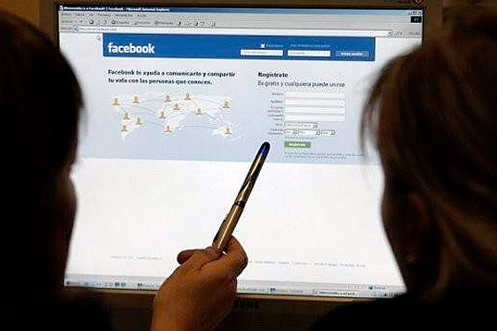 Por casos de espionaje, proponen cerrar cuentas en Facebook