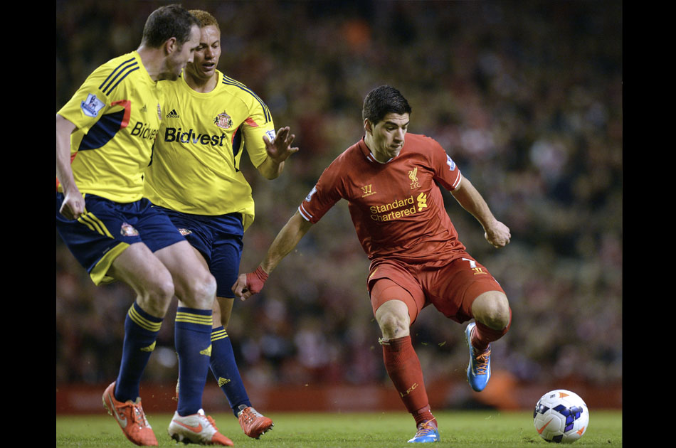 Liverpool ganó y quedó a un punto del líder Chelsea
