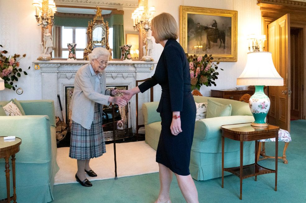 Es oficial: la reina Isabel II le pide a Liz Truss formar un nuevo gobierno