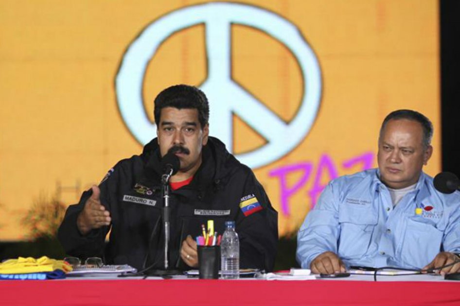 Maduro dice que atacará el paramilitarismo que le «enviaron desde Colombia»