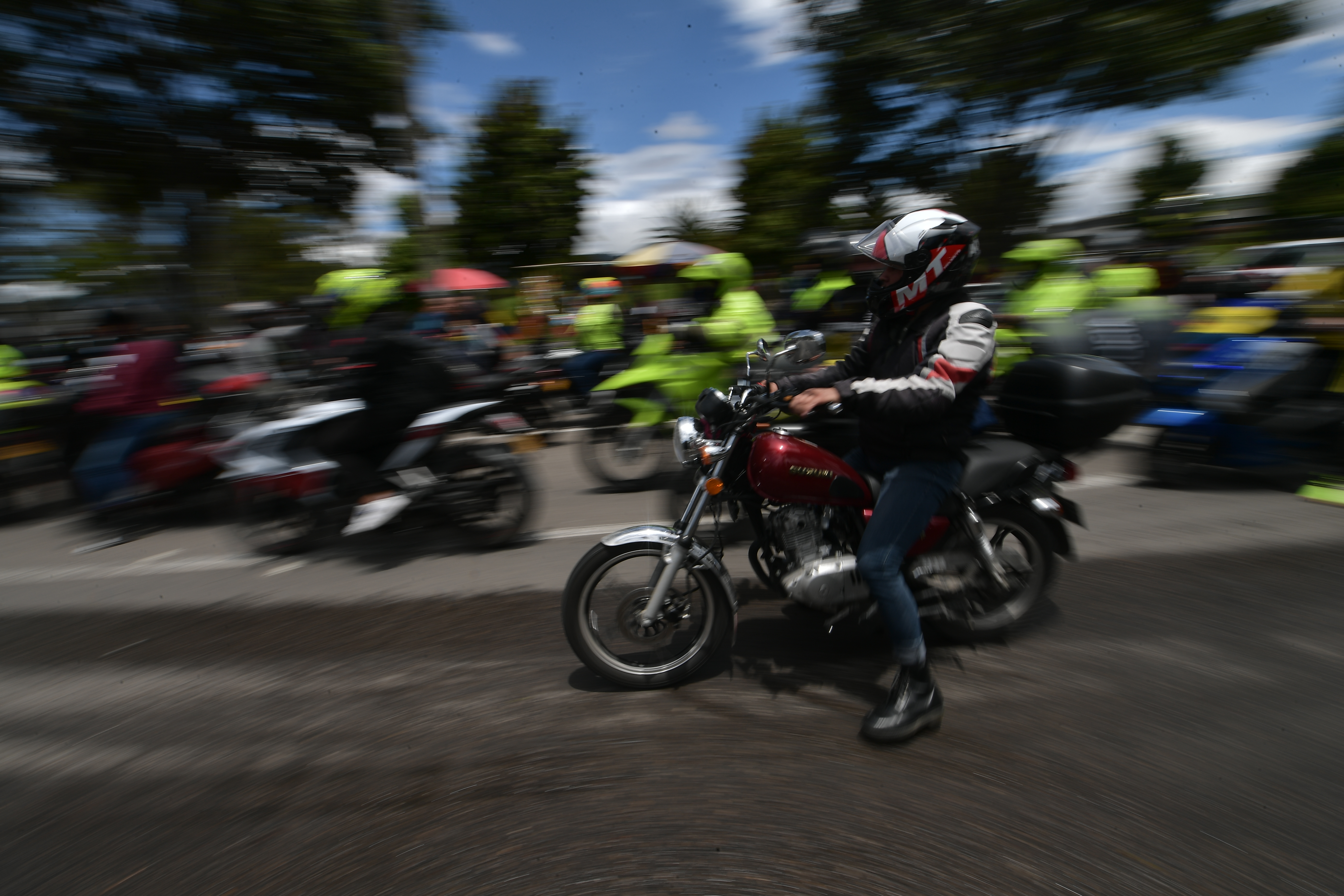 Protesta de motociclistas en Bogotá por las restricciones de parrillero impuestas por la Alcaldía de Bogotá