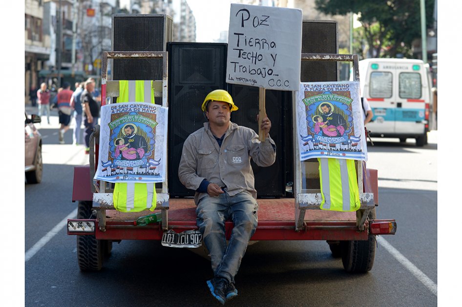 Argentinos piden a San Cayetano «pan y trabajo»