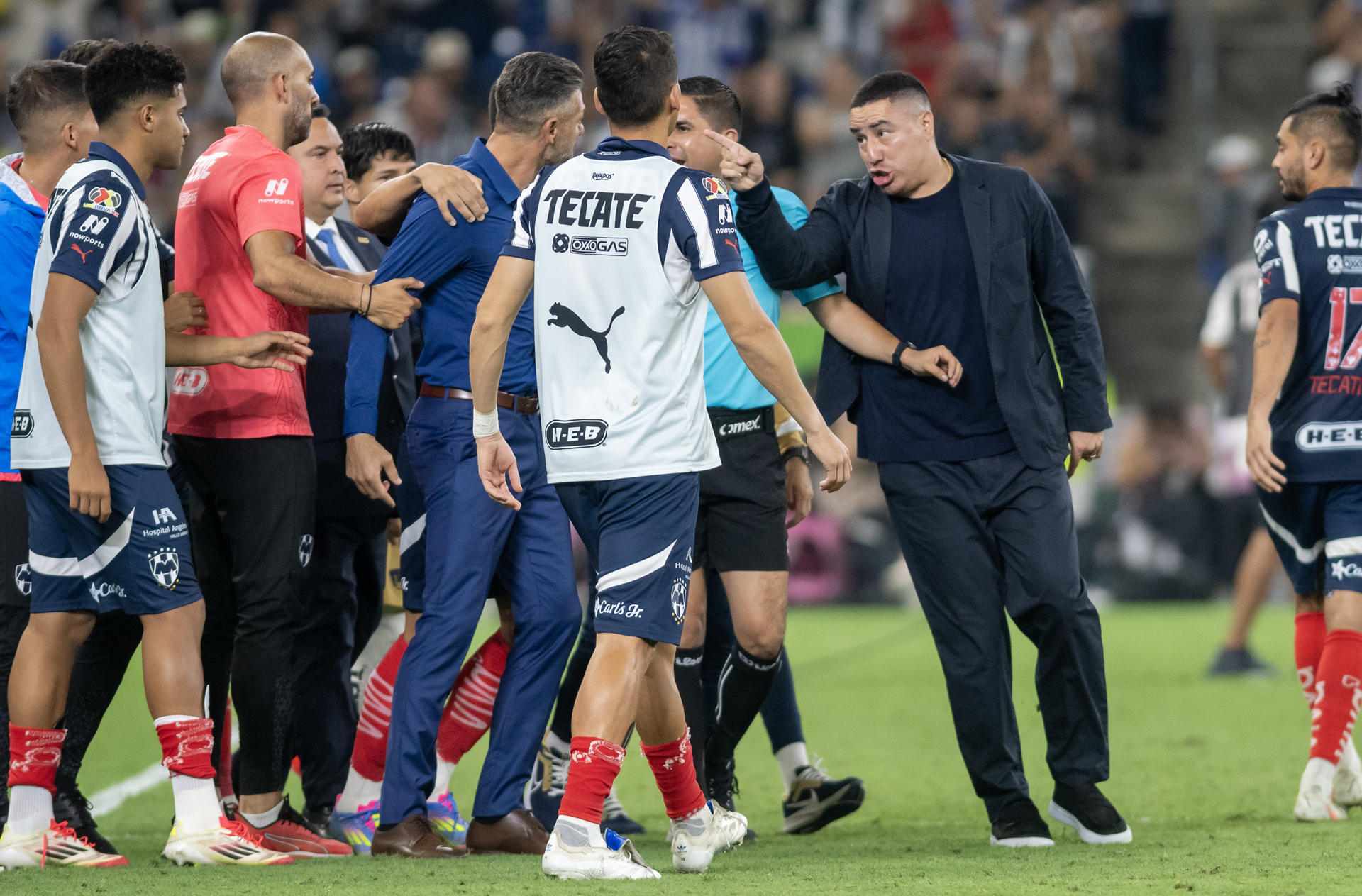 Efraín Juárez recibió su propia medicina: le festejaron en la cara y estalló