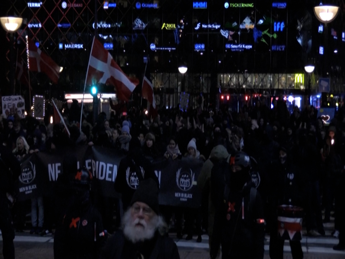 Protestas por restricciones y aumento de casos de covid-19 en el mundo