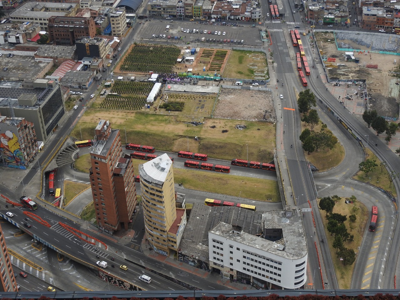 El proyecto de renovación está ubicado al alado de la Estación Metro Calle 26, la cual albergará un centro de operaciones del Metro.