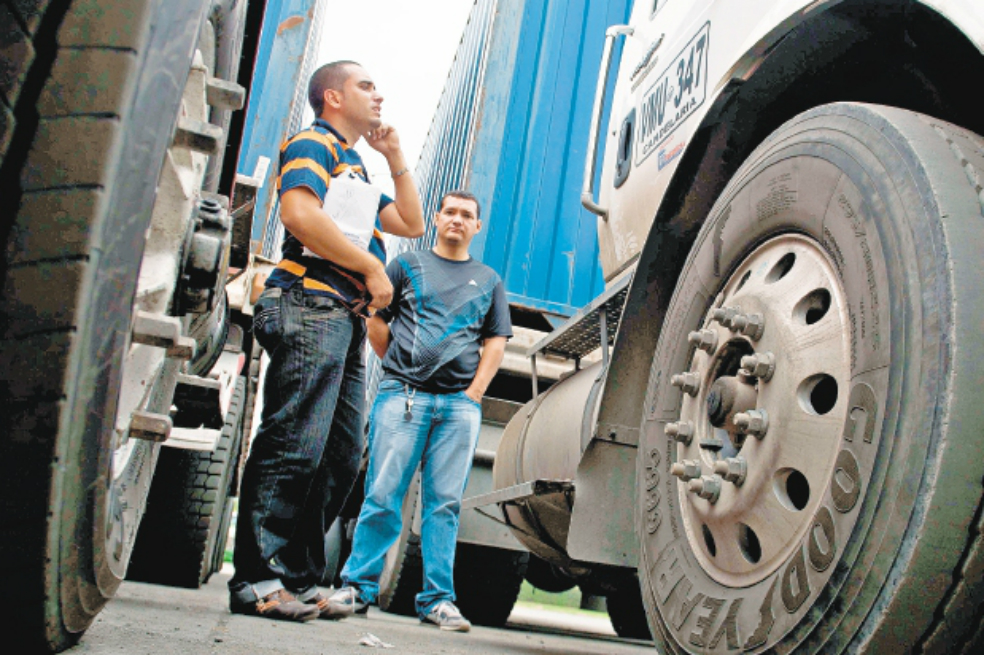 Camioneros y Gobierno viajan por caminos opuestos