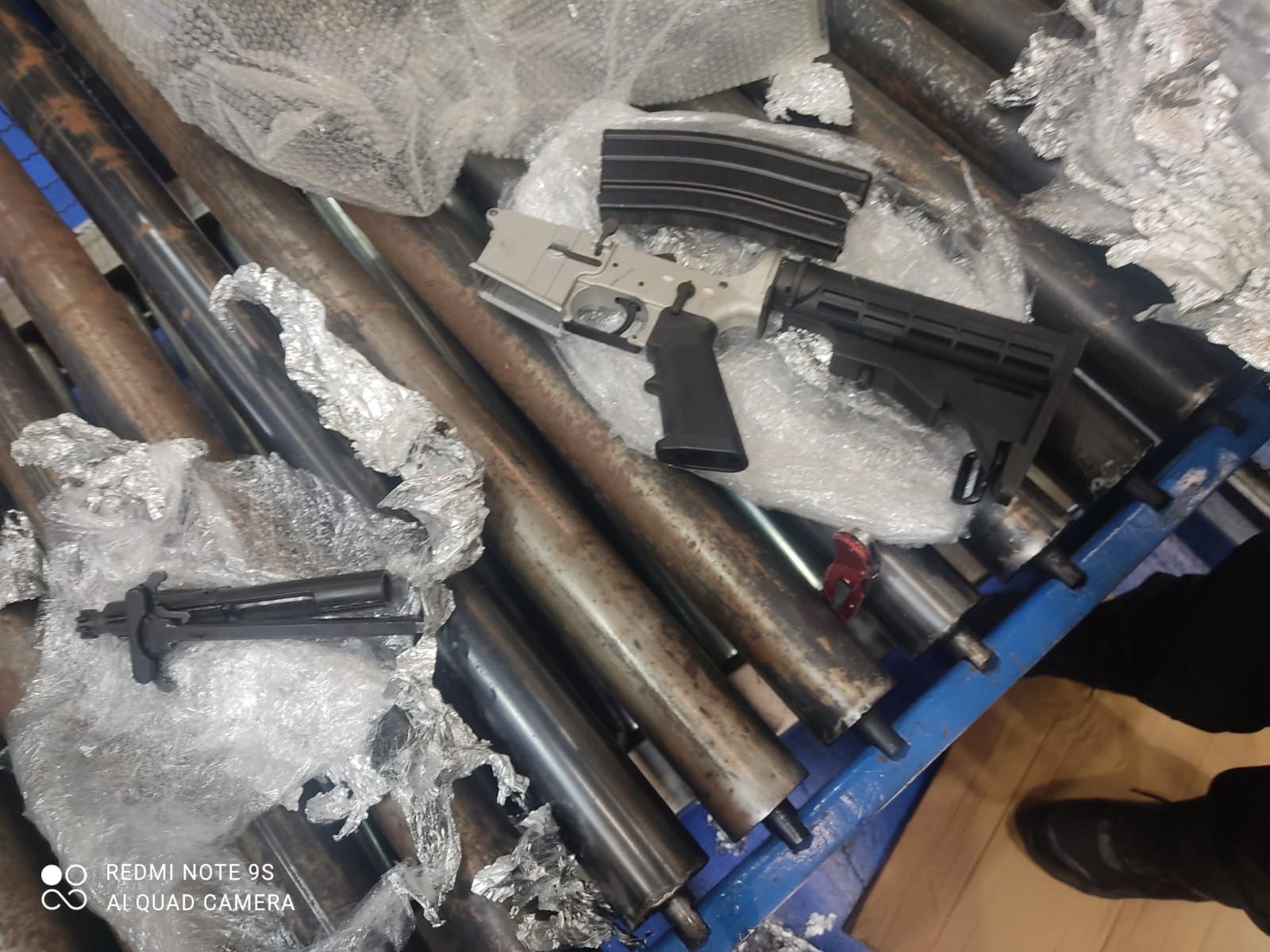 Una segunda ronda de hallazgos de armas en el aeropuerto El Dorado.